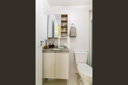 Apartamento à venda com 64m², 2 quartos e 1 vaga Apartamento à venda com 64m², 2 quartos e 1 vagaBanheiro Social