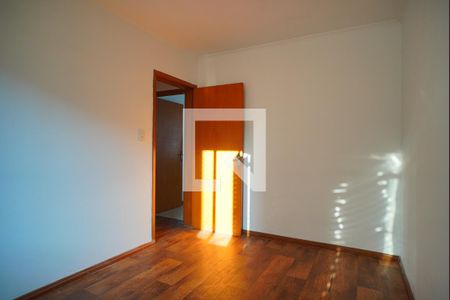 Quarto 1 de apartamento para alugar com 3 quartos, 74m² em Passo da Areia, Porto Alegre