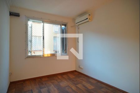 Quarto 1 de apartamento para alugar com 3 quartos, 74m² em Passo da Areia, Porto Alegre