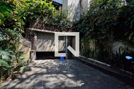 Casa à venda com 300m², 3 quartos e 1 vaga Casa à venda com 300m², 3 quartos e 1 vagaGaragem