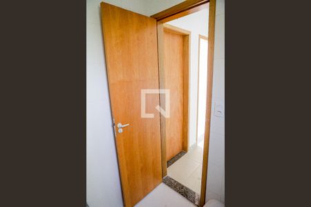 Banheiro de apartamento à venda com 2 quartos, 50m² em Vila Silvestre, Santo André