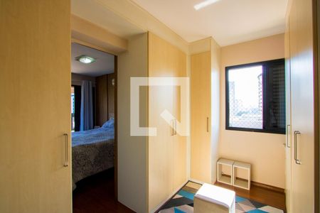 Closet do quarto 1 de apartamento para alugar com 2 quartos, 106m² em Vila Gilda, Santo André