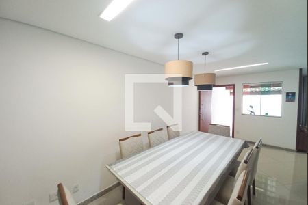 Sala de casa à venda com 3 quartos, 156m² em Planalto, Belo Horizonte