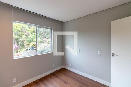 Casa de condomínio à venda com 810m², 4 quartos e 4 vagas Casa de condomínio à venda com 810m², 4 quartos e 4 vagasQuarto 3