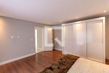 Casa de condomínio à venda com 810m², 4 quartos e 4 vagas Casa de condomínio à venda com 810m², 4 quartos e 4 vagasQuarto 4