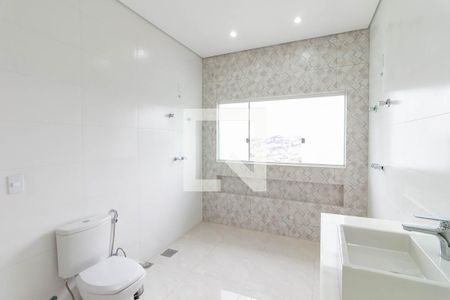 Casa de condomínio à venda com 810m², 4 quartos e 4 vagas Casa de condomínio à venda com 810m², 4 quartos e 4 vagasBanheiro da Suíte