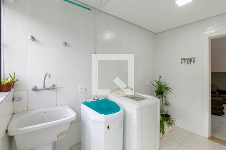 Casa de condomínio à venda com 810m², 4 quartos e 4 vagas Casa de condomínio à venda com 810m², 4 quartos e 4 vagasÁrea de Serviço