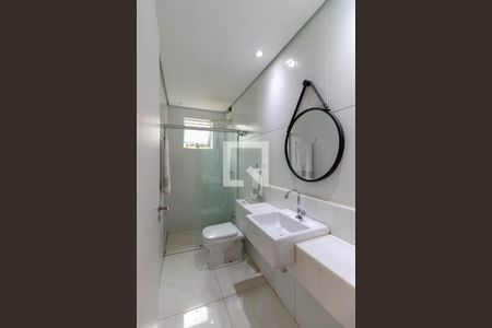 Casa de condomínio à venda com 810m², 4 quartos e 4 vagas Casa de condomínio à venda com 810m², 4 quartos e 4 vagasBanheiro Social