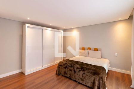 Casa de condomínio à venda com 810m², 4 quartos e 4 vagas Casa de condomínio à venda com 810m², 4 quartos e 4 vagasQuarto 4