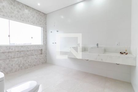 Casa de condomínio à venda com 810m², 4 quartos e 4 vagas Casa de condomínio à venda com 810m², 4 quartos e 4 vagasBanheiro da Suíte