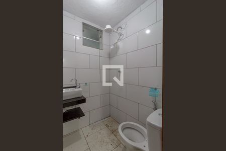 Banheiro de kitnet/studio para alugar com 1 quarto, 15m² em Santa Efigênia, Belo Horizonte