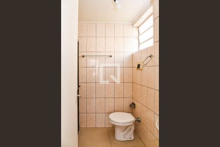 Banheiro de apartamento à venda com 1 quarto, 31m² em Rubem Berta, Porto Alegre