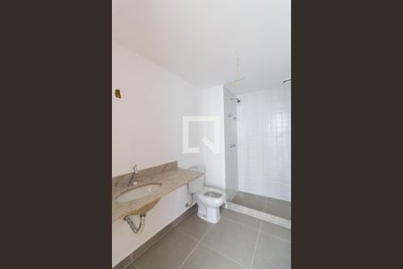 Banheiro de kitnet/studio para alugar com 1 quarto, 30m² em Centro, Rio de Janeiro