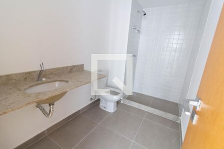 Banheiro de kitnet/studio para alugar com 1 quarto, 30m² em Centro, Rio de Janeiro