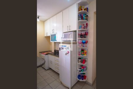 Cozinha de apartamento para alugar com 1 quarto, 40m² em Estoril, Belo Horizonte