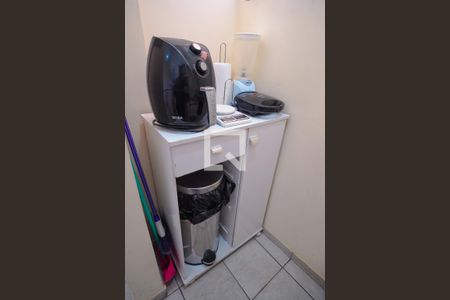 Cozinha de apartamento para alugar com 1 quarto, 40m² em Estoril, Belo Horizonte