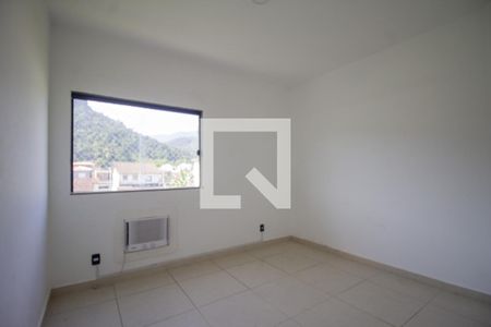 Quarto 1 de apartamento para alugar com 2 quartos, 55m² em Vargem Pequena, Rio de Janeiro