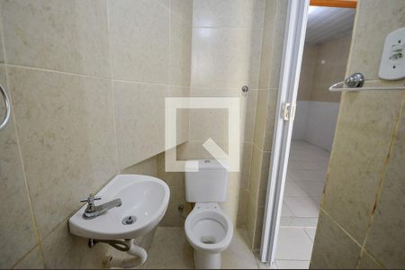 Banheiro de kitnet/studio para alugar com 1 quarto, 22m² em São Cristóvão, Rio de Janeiro