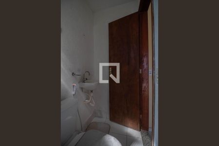 Banheiro  de kitnet/studio para alugar com 1 quarto, 24m² em Curicica, Rio de Janeiro