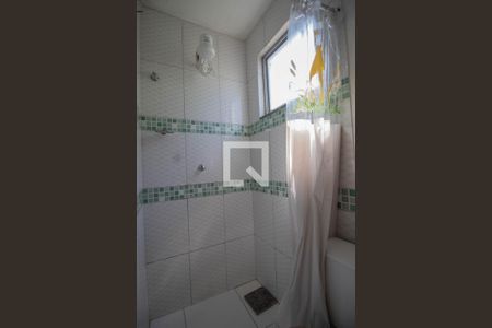 Banheiro  de kitnet/studio para alugar com 1 quarto, 24m² em Curicica, Rio de Janeiro