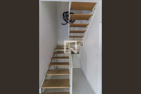 Escada de casa de condomínio à venda com 3 quartos, 187m² em Vargem Pequena, Rio de Janeiro