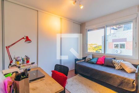 Quarto 1 de apartamento para alugar com 2 quartos, 112m² em Vila Nova, Porto Alegre