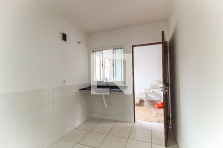 Cozinha de casa para alugar com 1 quarto, 25m² em Vila Campanela, São Paulo