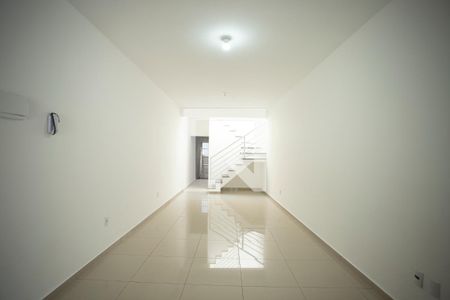 Sala de casa à venda com 3 quartos, 119m² em Jardim Maria Estela, São Paulo