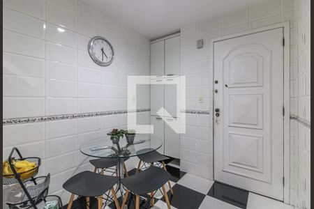 Apartamento à venda com 250m², 3 quartos e 2 vagas Apartamento à venda com 250m², 3 quartos e 2 vagasCozinha