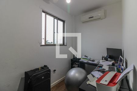 Apartamento à venda com 250m², 3 quartos e 2 vagas Apartamento à venda com 250m², 3 quartos e 2 vagasQuarto de Serviço