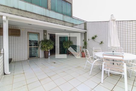 Apartamento à venda com 250m², 3 quartos e 2 vagas Apartamento à venda com 250m², 3 quartos e 2 vagasVaranda