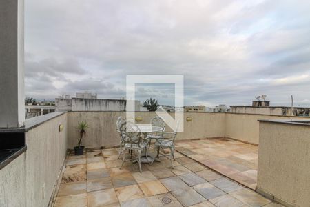 Apartamento à venda com 250m², 3 quartos e 2 vagas Apartamento à venda com 250m², 3 quartos e 2 vagasTerraço
