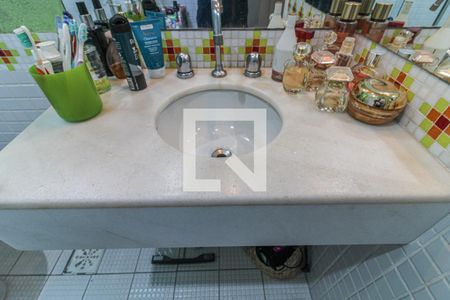 Apartamento à venda com 250m², 3 quartos e 2 vagas Apartamento à venda com 250m², 3 quartos e 2 vagasBanheiro da Suíte