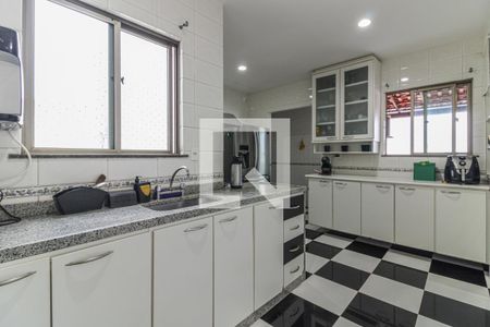 Apartamento à venda com 250m², 3 quartos e 2 vagas Apartamento à venda com 250m², 3 quartos e 2 vagasCozinha