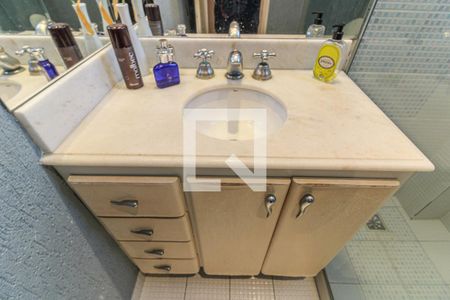 Apartamento à venda com 250m², 3 quartos e 2 vagas Apartamento à venda com 250m², 3 quartos e 2 vagasBanheiro da Suíte 2