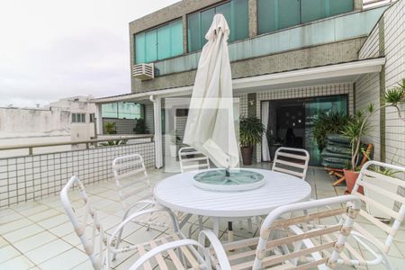 Apartamento à venda com 250m², 3 quartos e 2 vagas Apartamento à venda com 250m², 3 quartos e 2 vagasVaranda