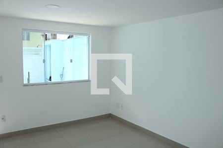 Sala de casa para alugar com 2 quartos, 80m² em Jardim Jasmim, Nova Iguaçu