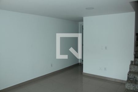 Sala de casa para alugar com 2 quartos, 80m² em Jardim Jasmim, Nova Iguaçu