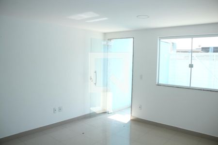 Detalhe Sala de casa para alugar com 2 quartos, 80m² em Jardim Jasmim, Nova Iguaçu