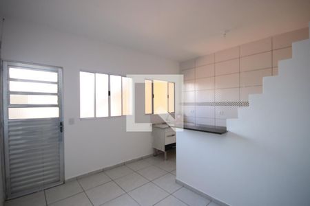 Sala e Cozinha de casa para alugar com 1 quarto, 40m² em Vila Germinal, São Paulo