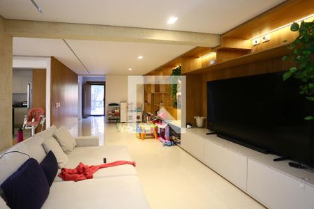 Sala de casa de condomínio à venda com 4 quartos, 400m² em Vila Progredior, São Paulo