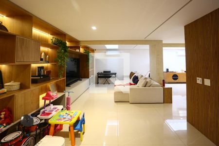 Sala de casa de condomínio à venda com 4 quartos, 400m² em Vila Progredior, São Paulo