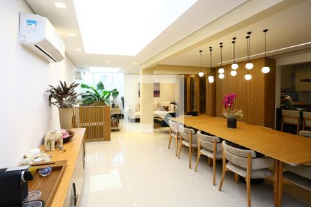 Sala de casa de condomínio à venda com 4 quartos, 400m² em Vila Progredior, São Paulo