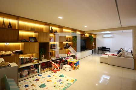 Sala de casa de condomínio à venda com 4 quartos, 400m² em Vila Progredior, São Paulo