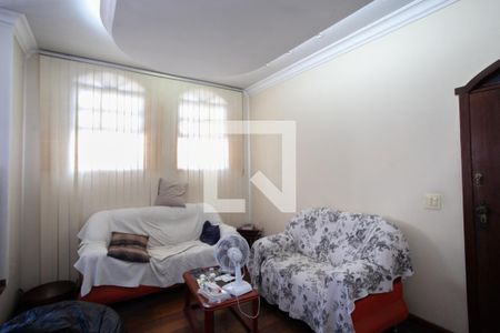 Sala de estar de casa à venda com 6 quartos, 300m² em Planalto, Belo Horizonte