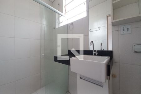 Banheiro de apartamento à venda com 1 quarto, 58m² em Centro, Campinas