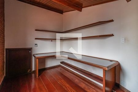 Casa à venda com 339m², 3 quartos e 4 vagas Casa à venda com 339m², 3 quartos e 4 vagasEscritório