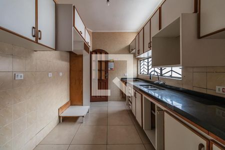 Casa à venda com 339m², 3 quartos e 4 vagas Casa à venda com 339m², 3 quartos e 4 vagasCozinha