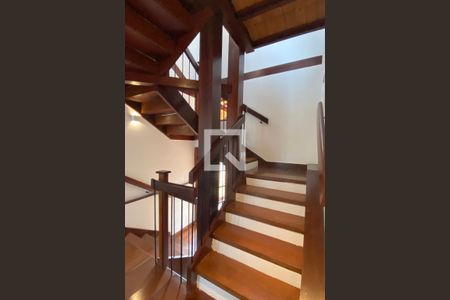 Escada de casa de condomínio à venda com 5 quartos, 282m² em Alphaville Residencial Um, Barueri