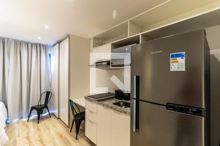 Cozinha de kitnet/studio para alugar com 1 quarto, 27m² em República, São Paulo